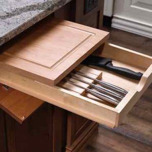 CHOPPING BOARD + KNIFE BLOCK